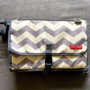 Skip Hop Pronto Signature Changing Station